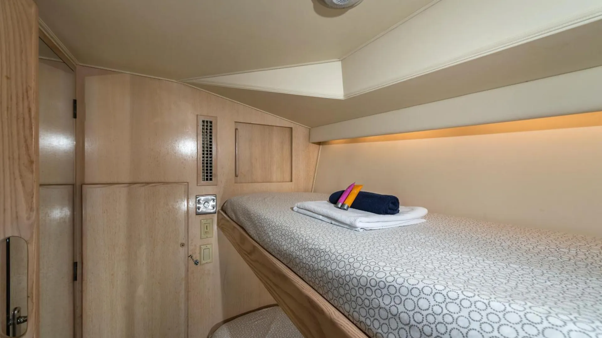 Boat Accommodations Barcelona Sant Adria de Besos 0*,  Spain