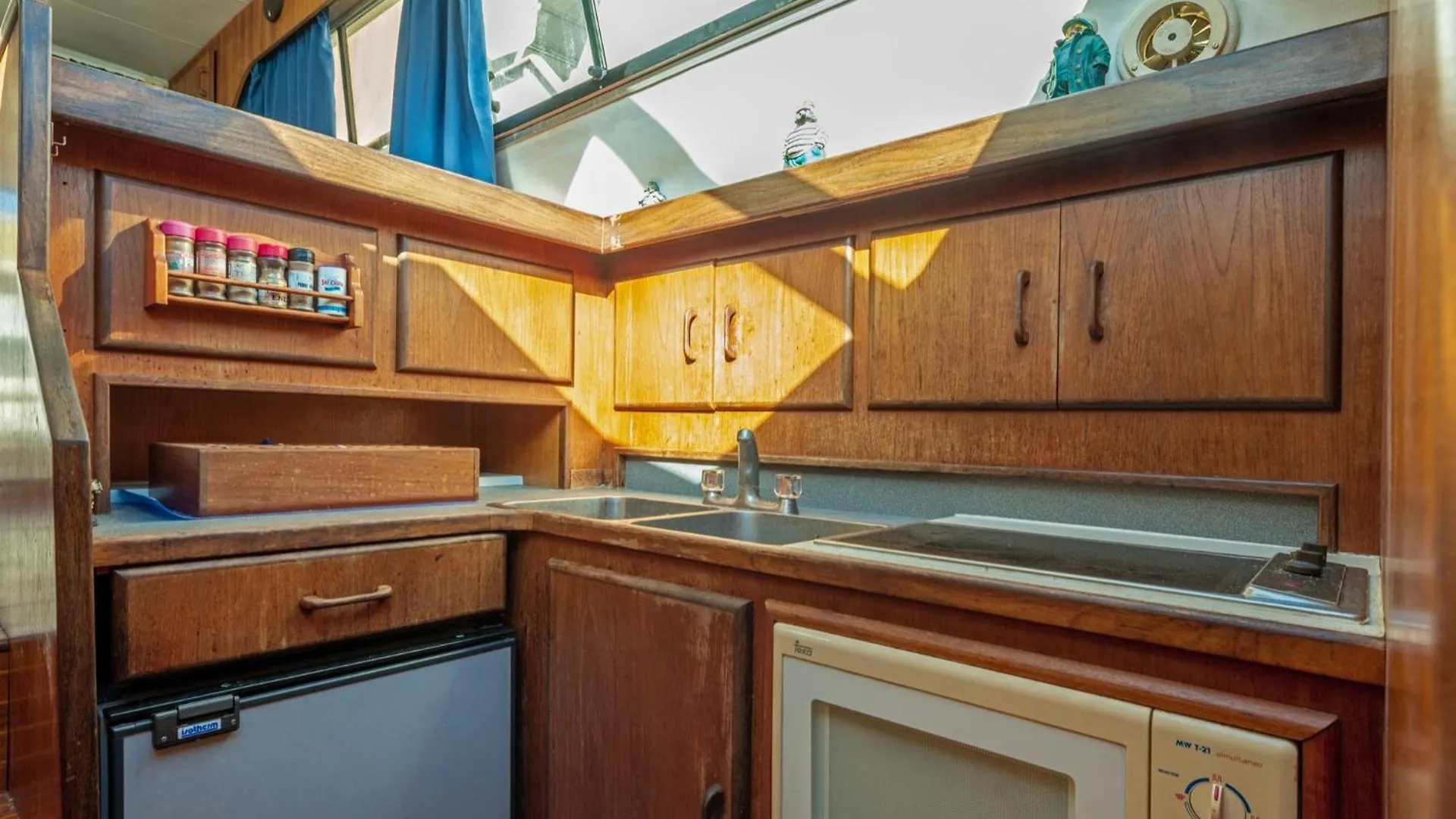 Boat Accommodations Barcelona Sant Adria de Besos